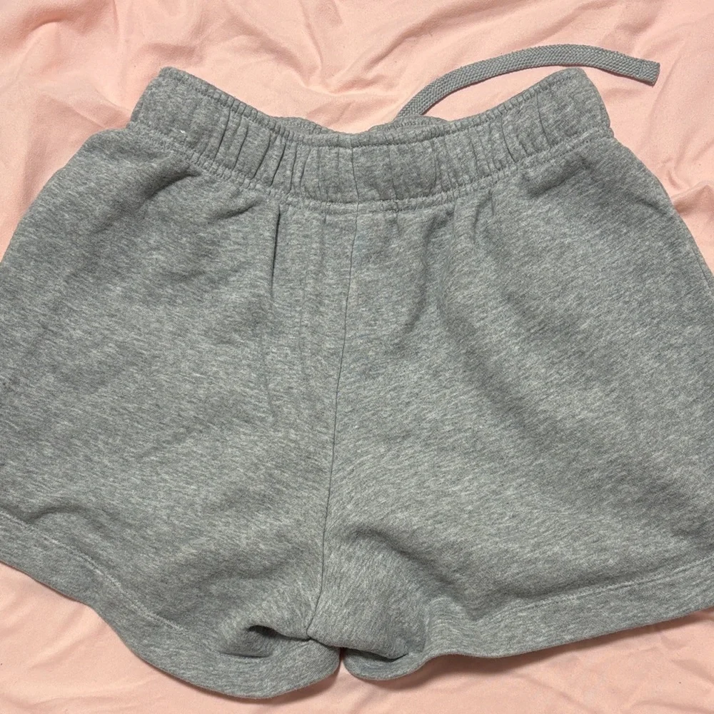Nike Women’s Sweatshorts XS - Picture 2 of 3